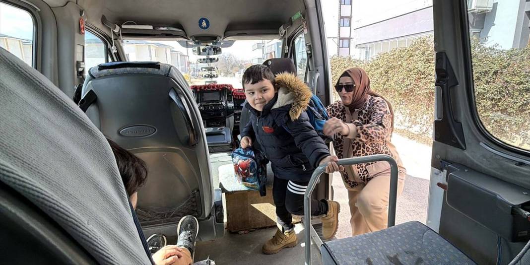 Eşinden devraldı servis şoförü oldu: 5 yıllık azmiyle ön yargıları yıktı 2